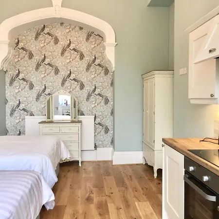 Beautifully Spacious Studio In For 2-4 Guests * يورك