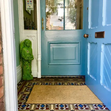 Beautifully Spacious Studio In For 2-4 Guests يورك