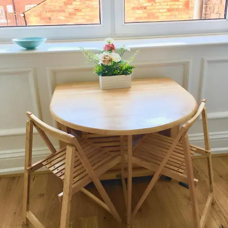 Beautifully Spacious Studio In For 2-4 Guests *