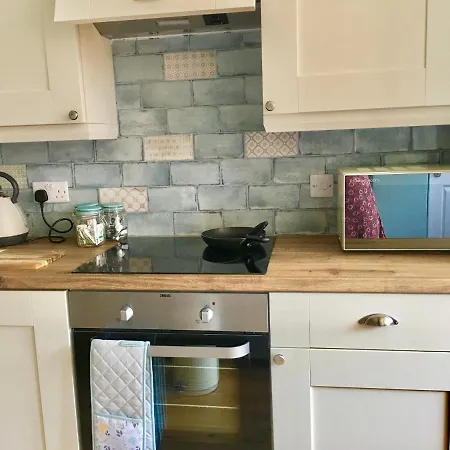 Beautifully Spacious Studio In For 2-4 Guests