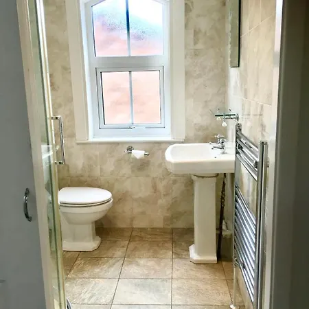 Beautifully Spacious Studio In For 2-4 Guests يورك