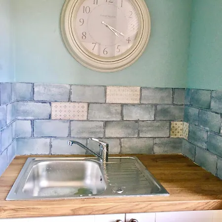 Beautifully Spacious Studio In For 2-4 Guests *
