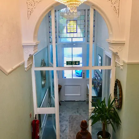 Beautifully Spacious Studio In For 2-4 Guests *